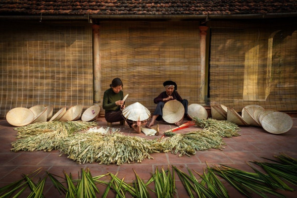 Conical hat making