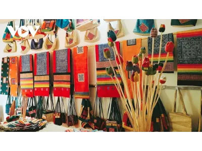 Thai & Hmong Textile Heritage 