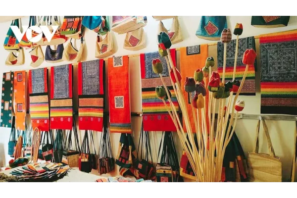Thai & Hmong Textile Heritage 